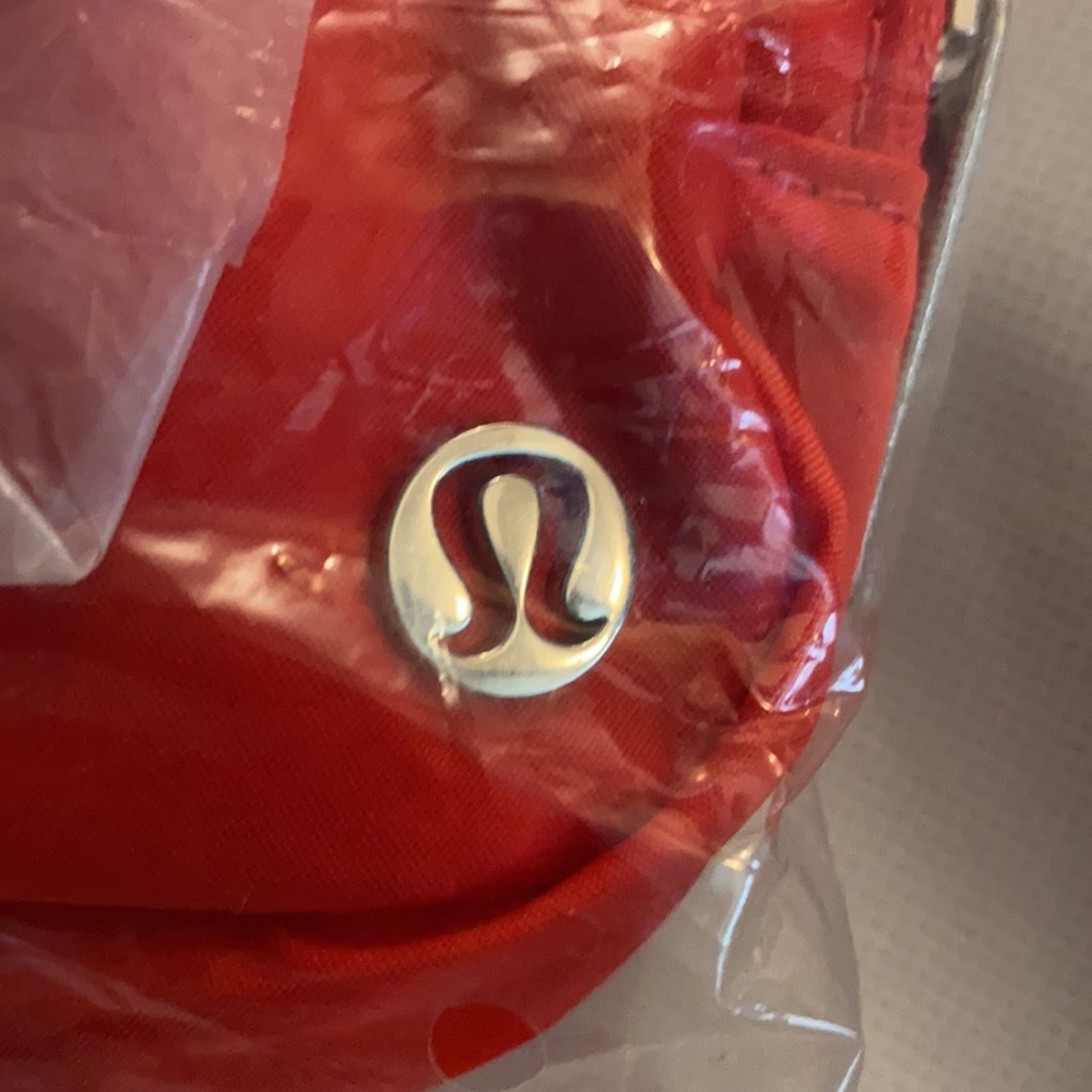 lululemon belt bag love red new with tag - Picture 10 of 10